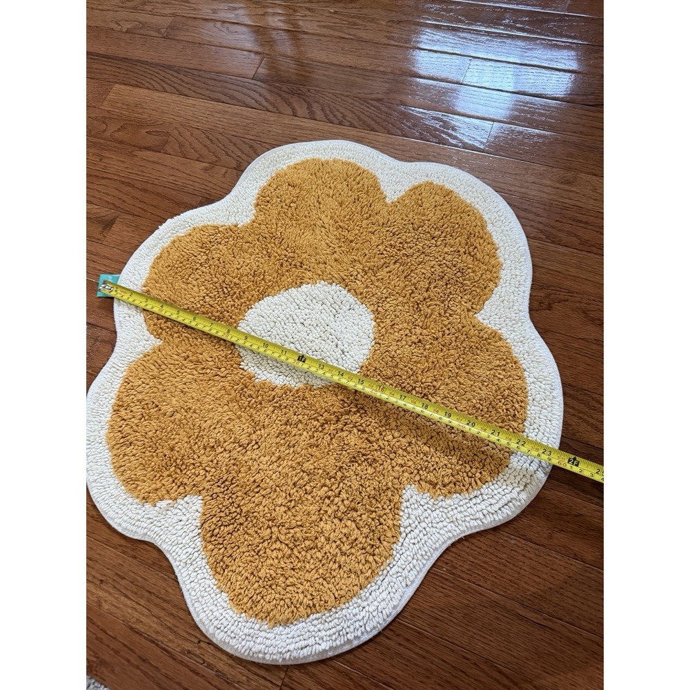 Target Pillow fort Yellow flower rug - Picture 4 of 4
